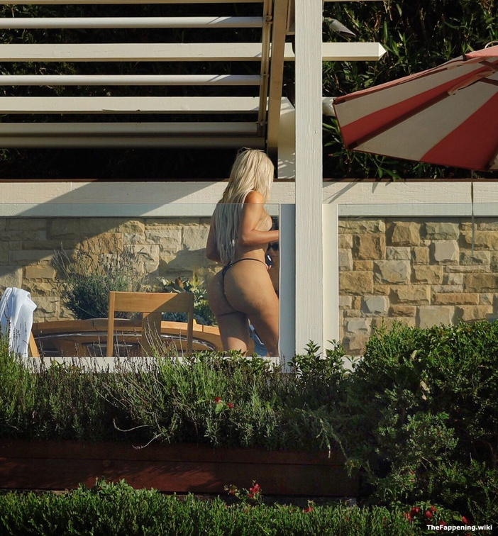 Kim-Kardashian-nude-nude-butt-post-870460-288913-28