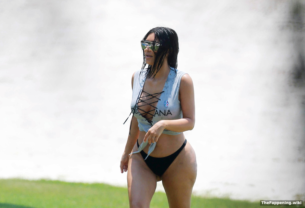 Kim-Kardashian-nude-nude-butt-post-870460-776517-45