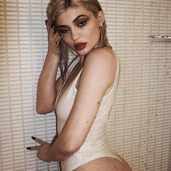 Kylie-Jenner-nude-nude-naked-post-810868